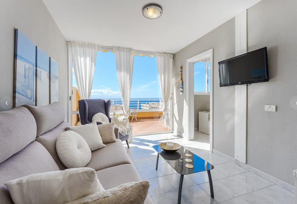 Apartament z tarasem i widokiem na ocean i klify – Los Gigantes